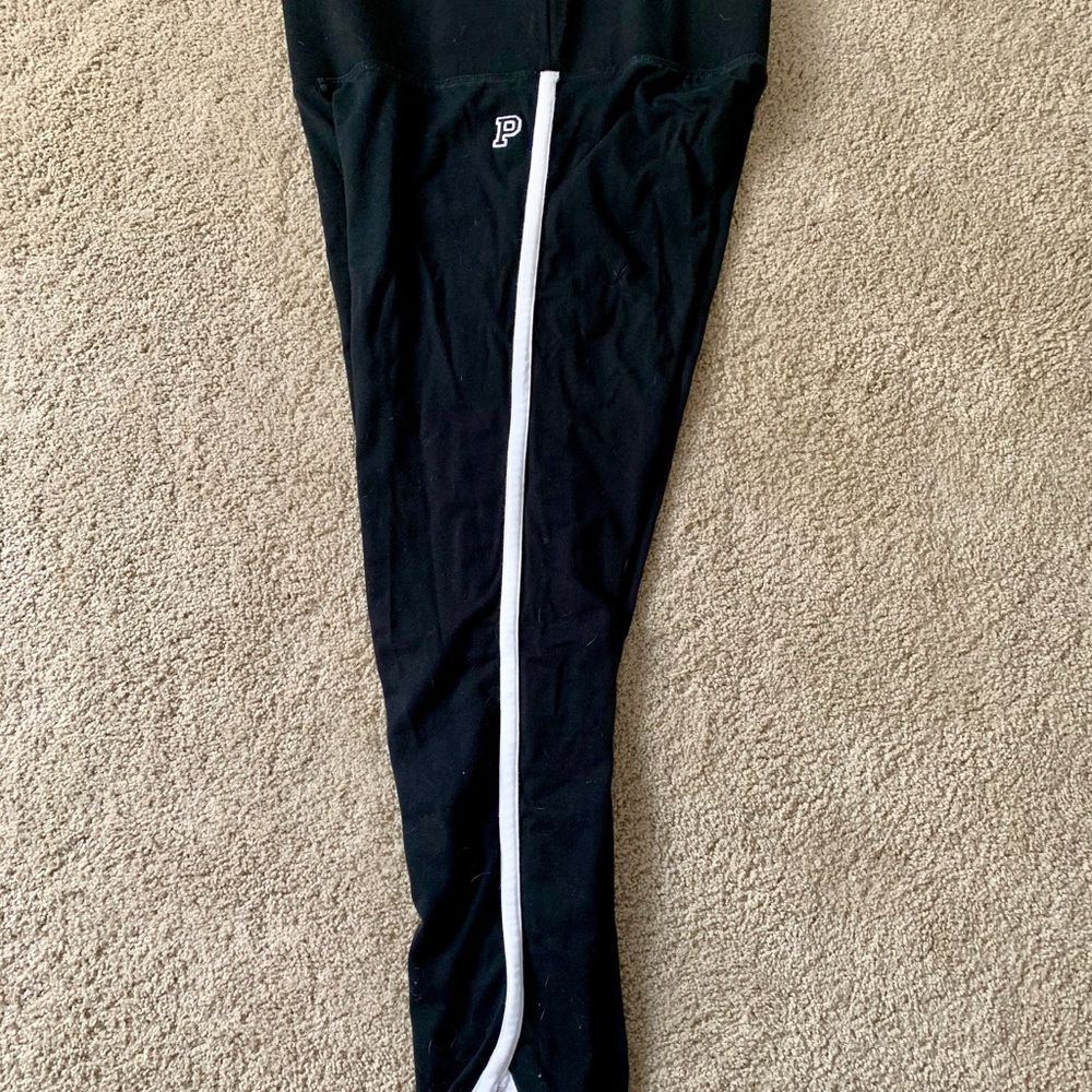 Victoria’s Secret Pink leggings